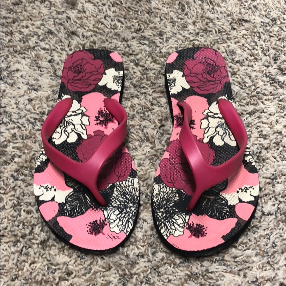 Vera Bradley flip flops